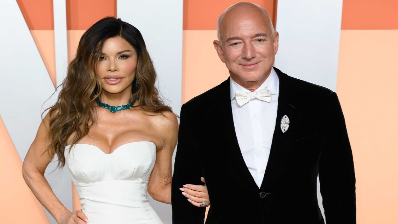 Jeff Bezos and Lauren Sanchez  (CC: Getty images)