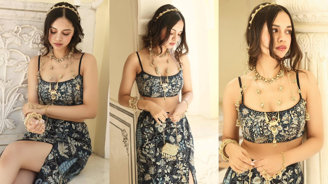 Laapataa Ladies fame Nitanshi Goel steal hearts in Rs 1,85,000 Anita Dongre Lehenga. PC: Abhimanyu Singh Rathore