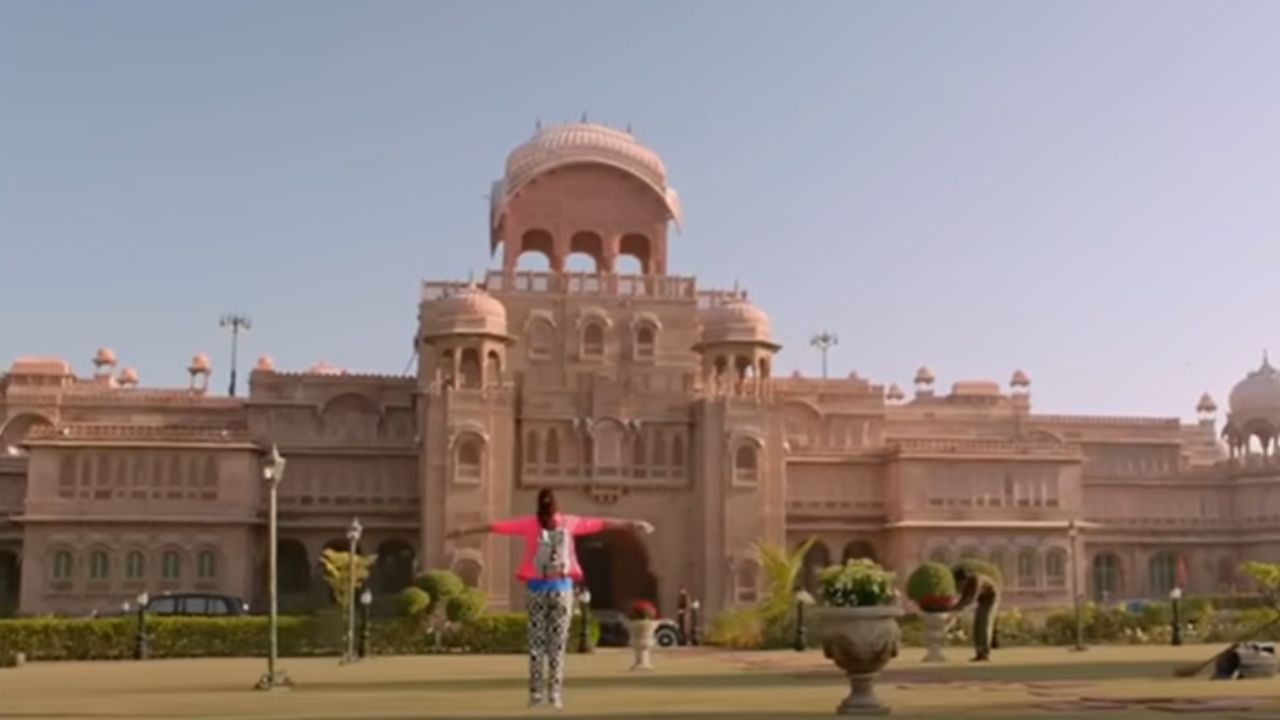 Khoobsurat