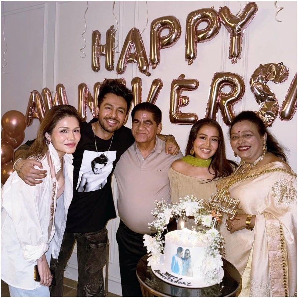 Month after cutting ties with siblings Neha and Tony Kakkar, Sonu Kakkar joins them for parents’ anniversary celebration; PICS