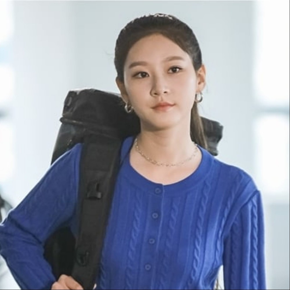 Kim Soo Hyun's fans send protest trucks to Kim Sae Ron family's press conference venue: ‘False evidence, threats, stalking..’ 