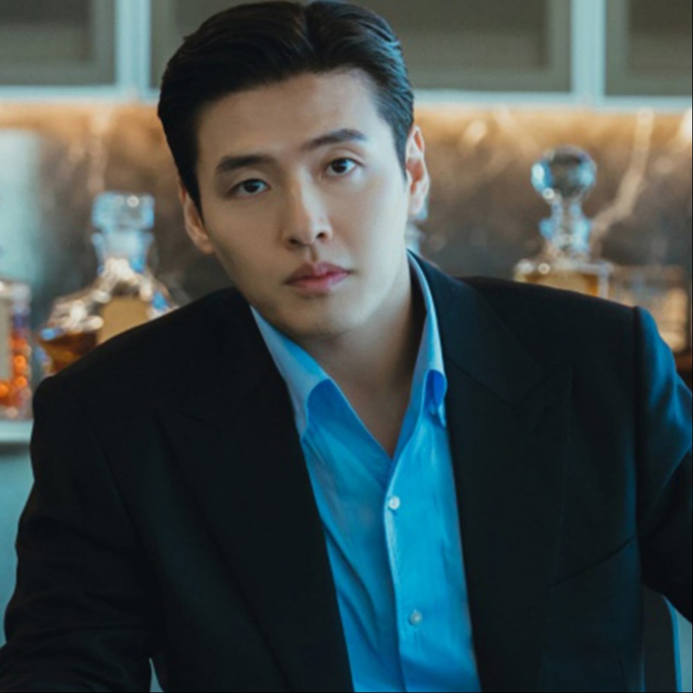 When Kang Ha Neul REFUSED to link arms with IU, sparking tension at Moon Lovers press event; here’s what happened