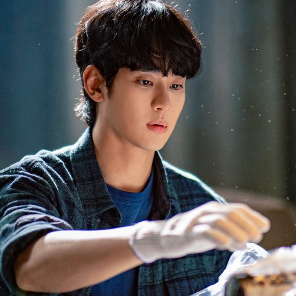 Knock-Off release on schedule despite Kim Soo Hyun backlash? New poster leaked amid Kim Sae Ron dating controversy