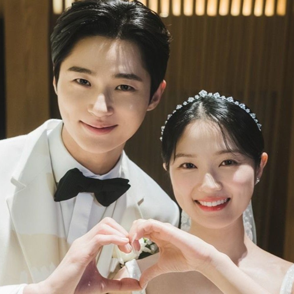 Lovely Runner's Byeon Woo Seok and Kim Hye Yoon clinch Popularity Award at Baeksang Arts Awards