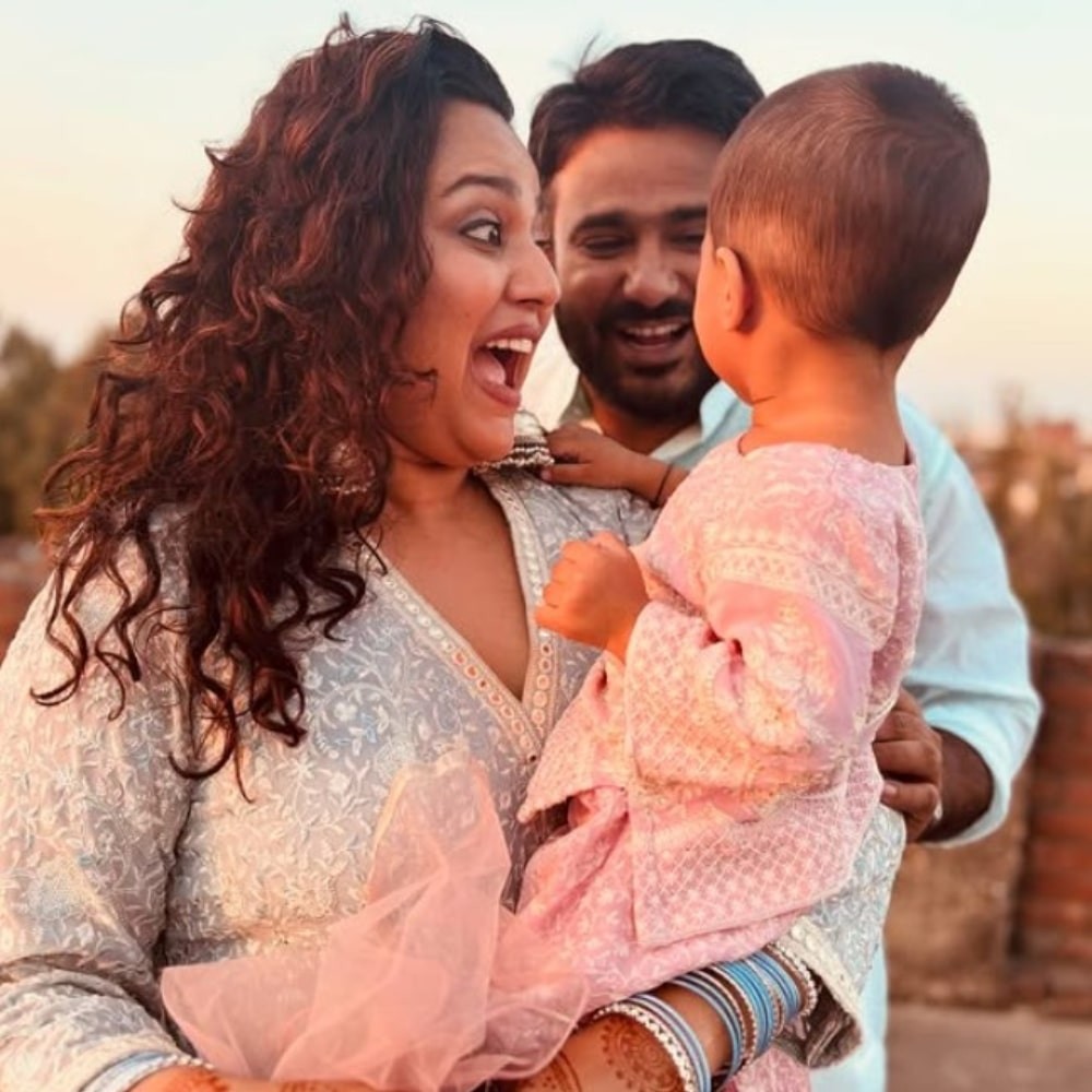 Swara Bhasker's toddler Raabiyaa starts ‘living on the edge’ and mommy dearest can't take her eyes off