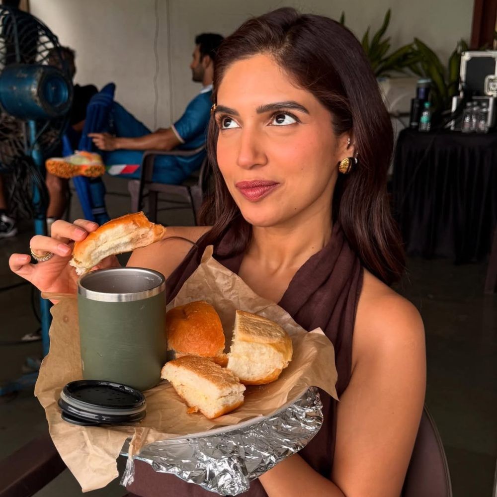 Bollywood celebs and their monsoon cravings: Bun Maska to Vada Pav