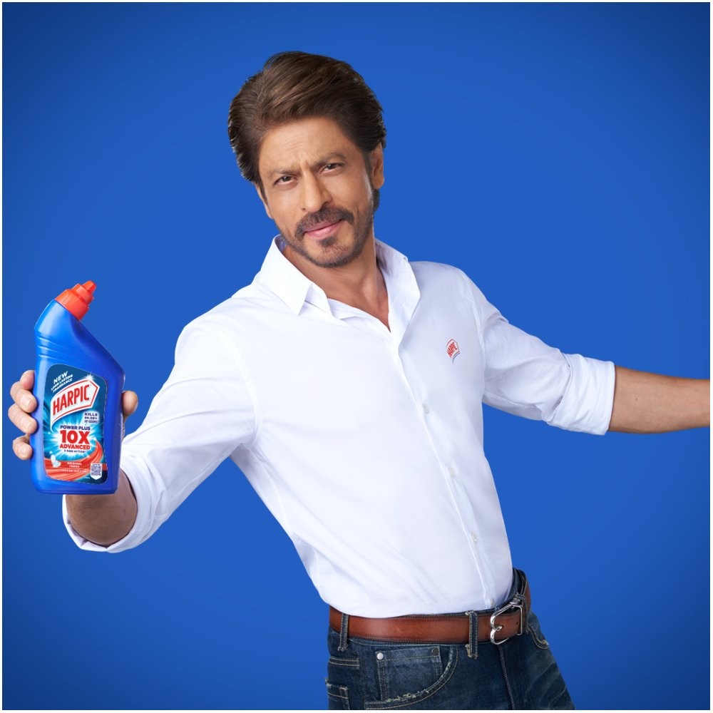 Shah Rukh Khan’s first Harpic TVC premieres at Maratha Mandir right before DDLJ