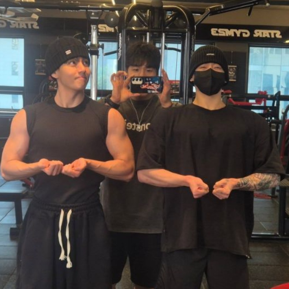 New BTS friend group revealed? V, Jungkook, actor Song Kang engage in muscle showdown; fans say, 'Taekook my babies'