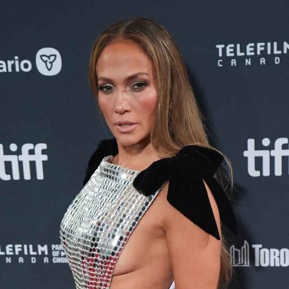 Jennifer Lopez Suffers Facial Injury During AMAs Performance Prep; See PICS