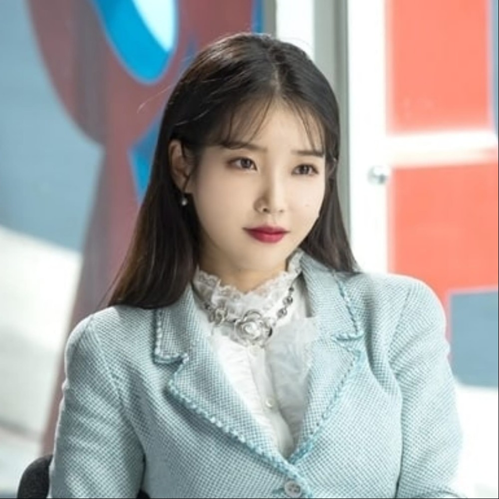 Ex-BIGBANG’s T.O.P’s alleged ex-girlfriend claims IU charges USD 500K to spend time with people; fans urge singer to sue