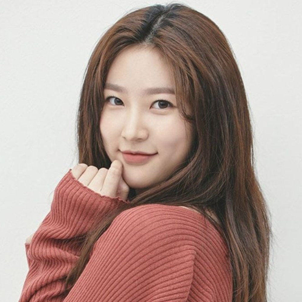 Why was Kim Sae Ron the sole earning child of her family at the time of death? Know about her sisters' short-lived acting careers