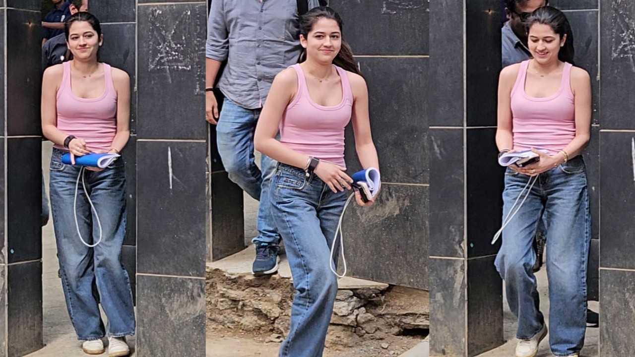 Naomika Saran styles pink tank top with denim jeans in hot Mumbai Summer, proving to be true fashion icon. PC: APH Images Naomika Saran