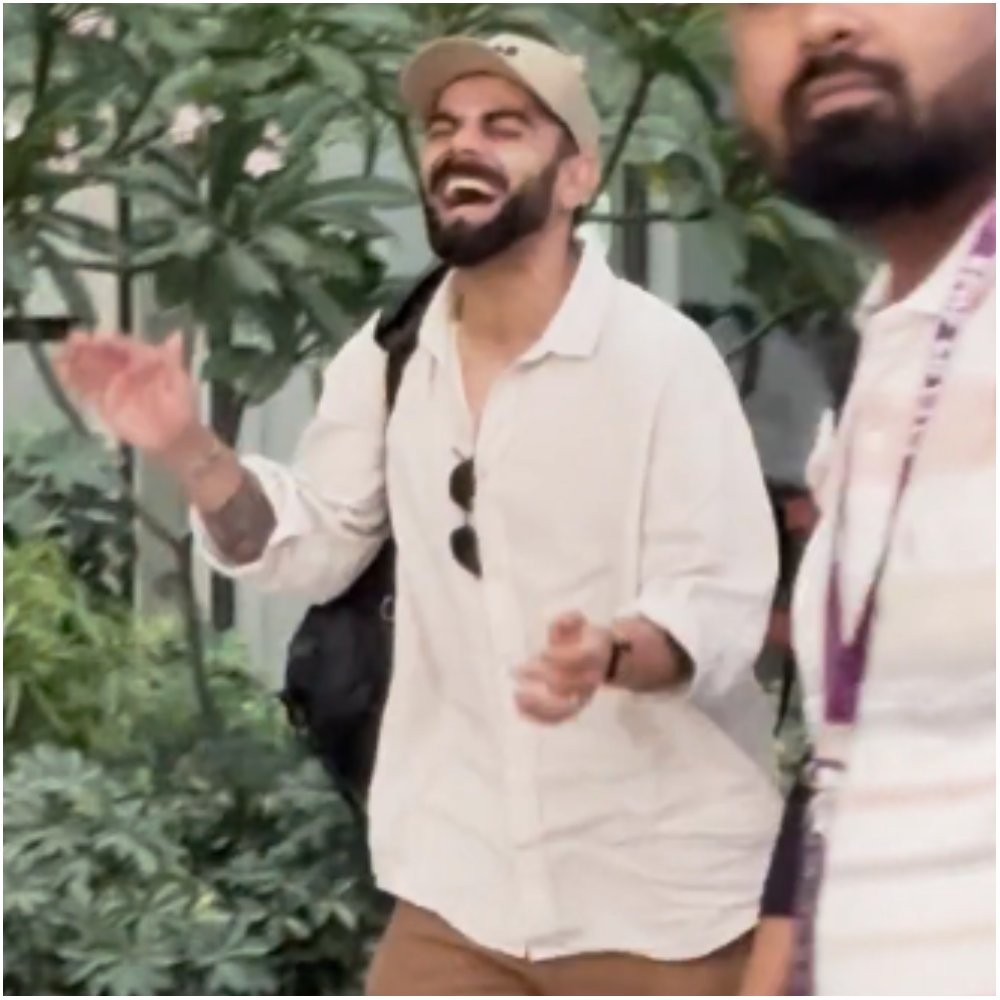 WATCH: Anushka Sharma makes Virat Kohli smile like a child at airport, no doubt they are everybody's favorite WATCH: Anushka Sharma makes Virat Kohli smile like a child at airport, no doubt they are everybody's favorite