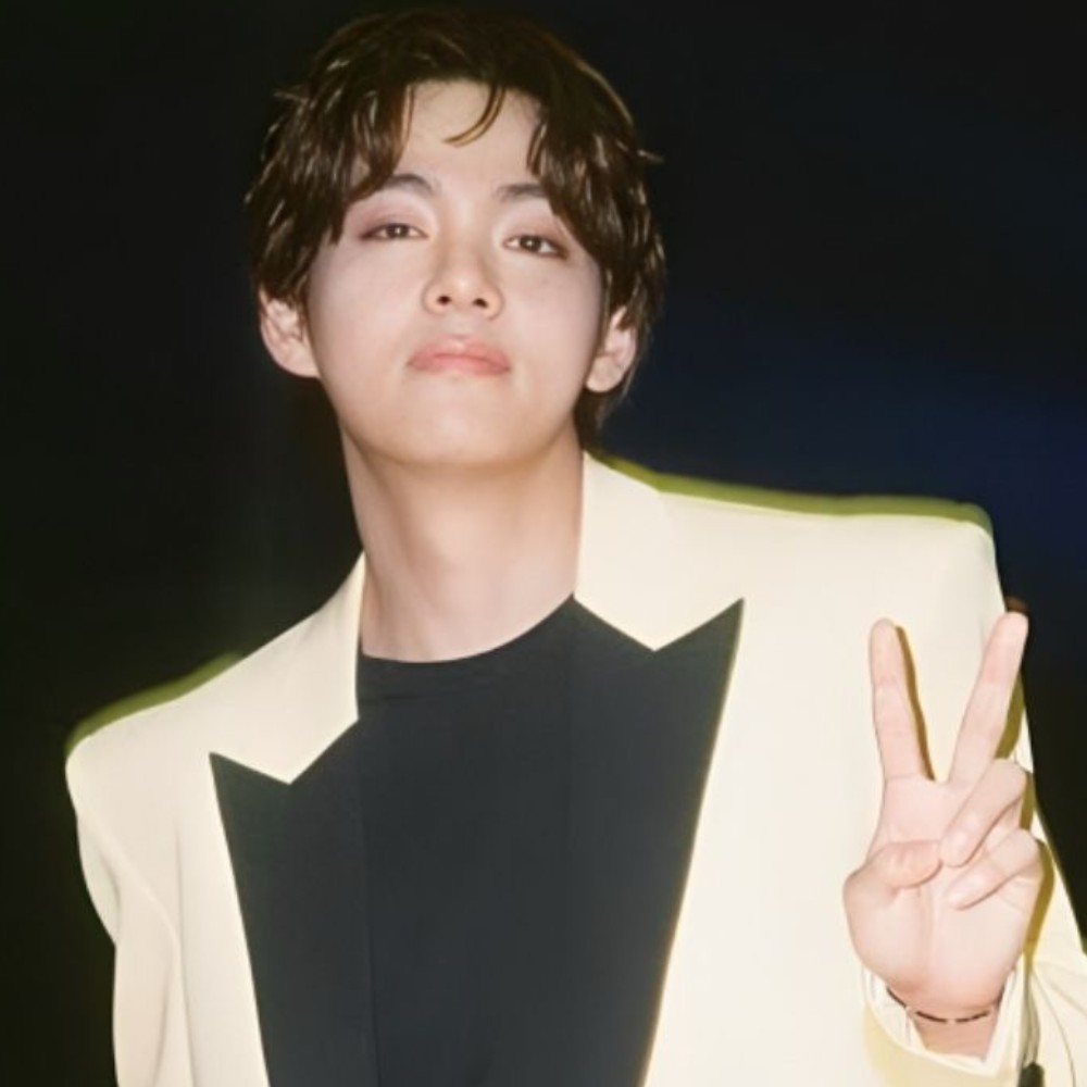 BTS’ V earns plaque for 1 billion streams on Love Me Again; see how fans are celebrating Taehyung's win