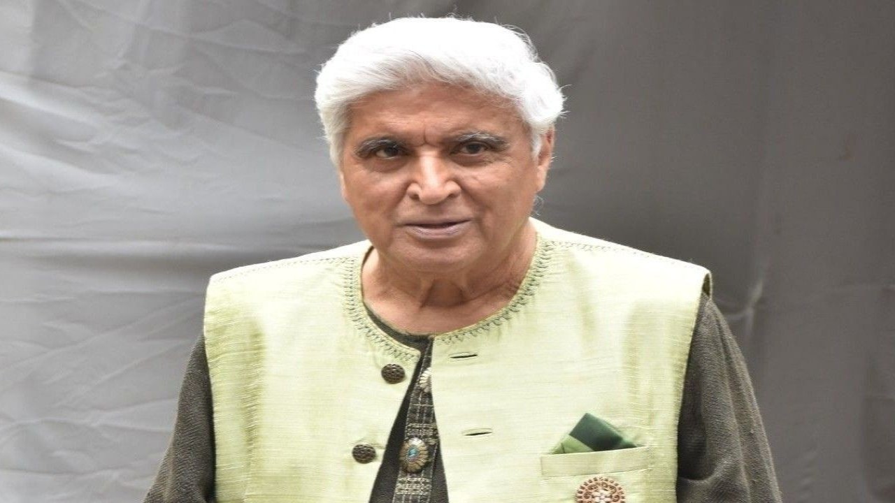 Picture Courtesy: Pinkvilla What led Javed Akhtar to rum? His whisky allergy, beer belly fat, and shocking 18 bottles in 1 sitting story will leave you speechless