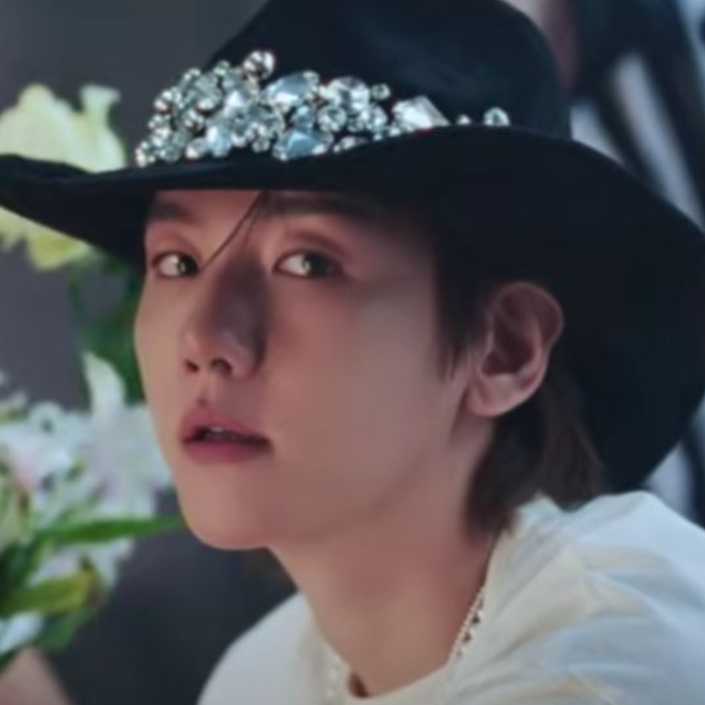 Elevator MV: EXO’s Baekhyun drops pop-art-inspired R&B track about chance encounter; WATCH