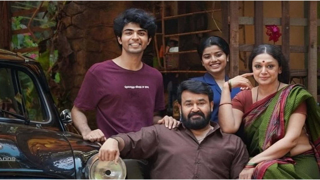 Credits: Rejaputhra Visual Media Mohanlal, Shobana