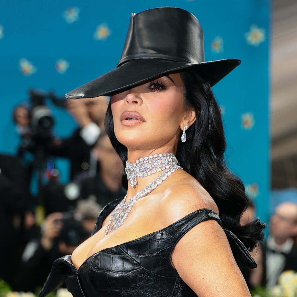 Met Gala 2025: Kim Kardashian Has an Oops Moment at Carpet Amid Kanye West Custody Trouble; Here's How She Reacted