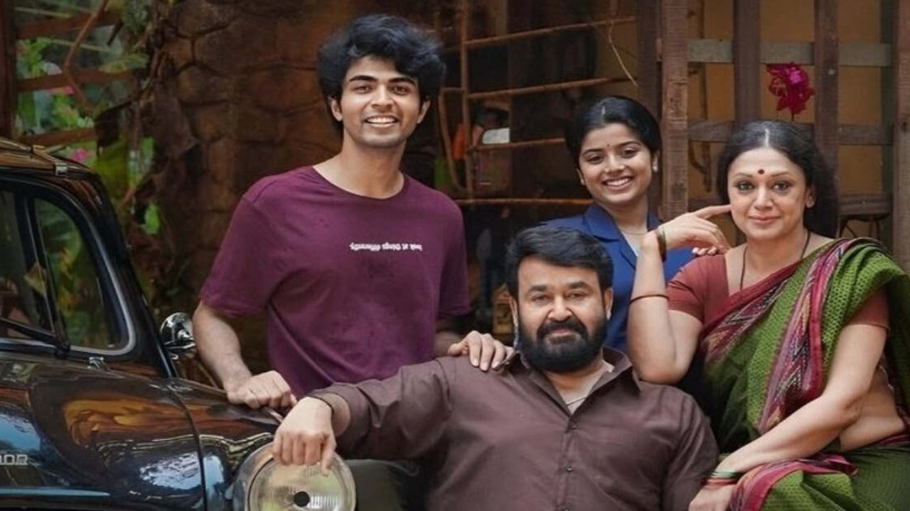 Credits: Rejaputhra Visual Media Mohanlal, Shobana