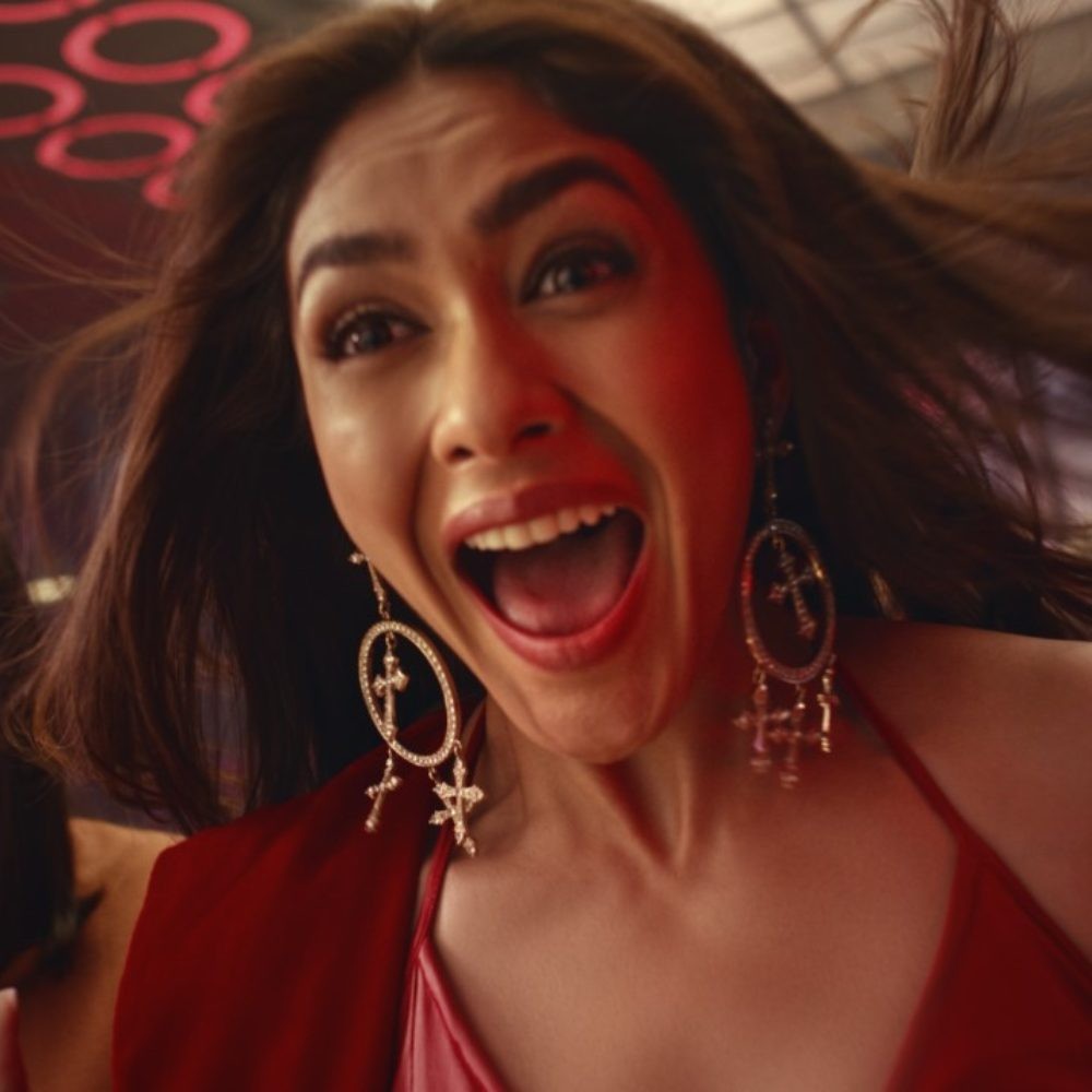 Actor Mrunal Thakur caught screaming with joy, read to know more: WATCH