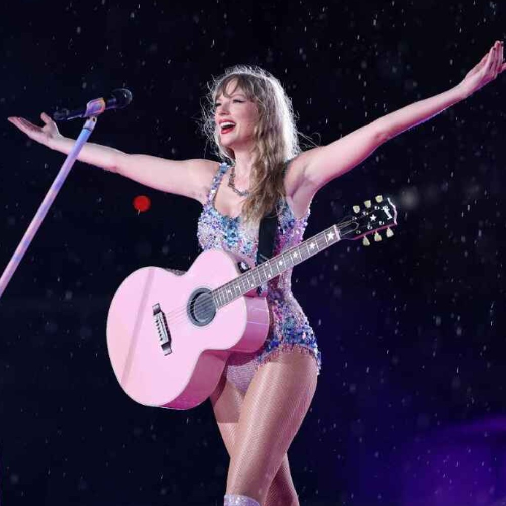 Taylor Swift FINALLY Buys Back Her First Six Album, Check Out Singer's Emotional Post