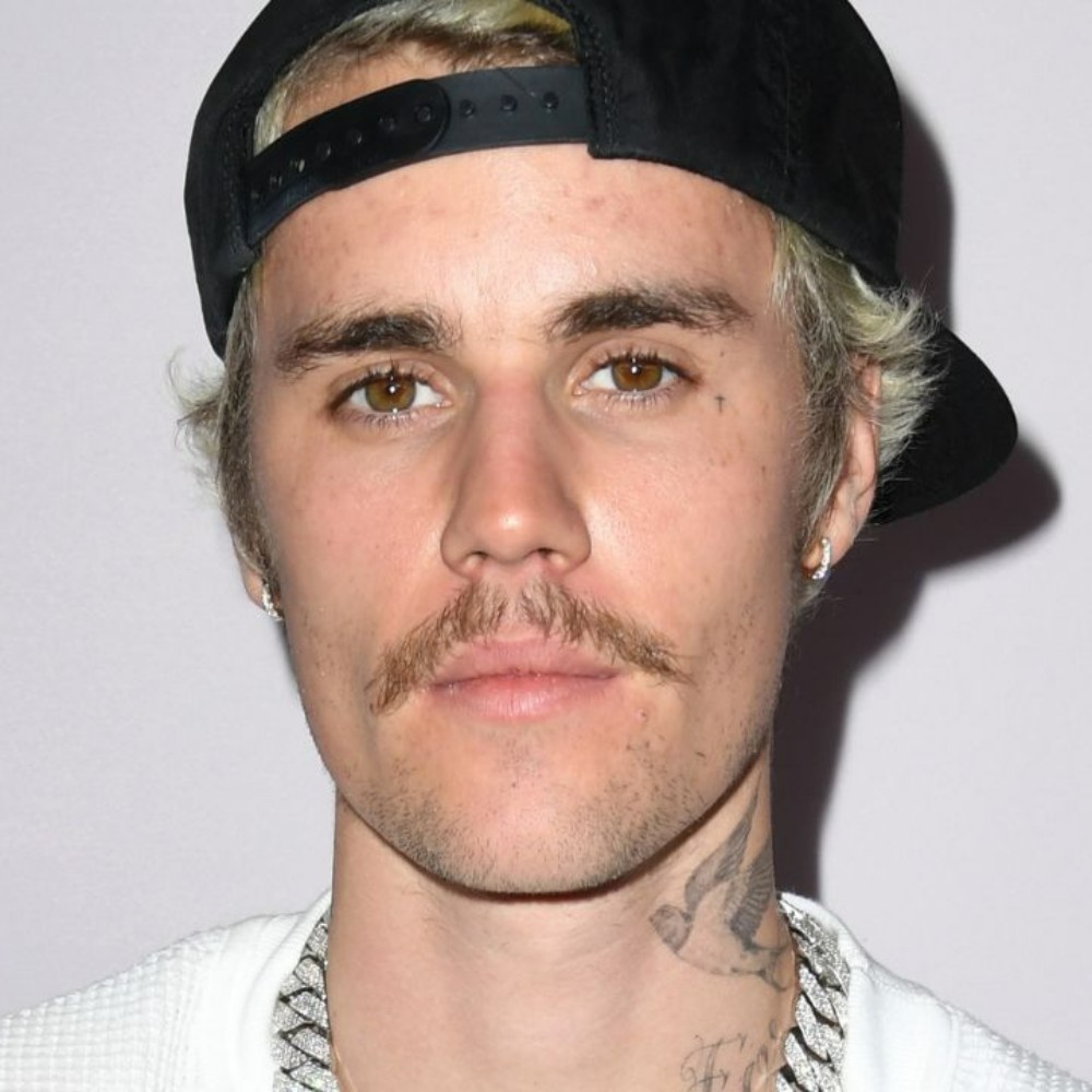 Justin Bieber’s Latest Photos From Snowboarding Trip Spark Concerns Over Dr*g Use; Fans Request Him to Get Help