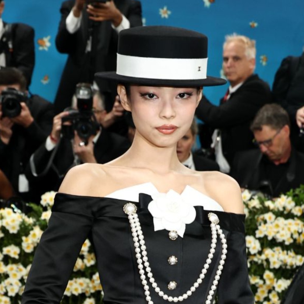 Met Gala 2025: BLACKPINK’s Jennie shuts down the blue carpet in black and white Chanel fit