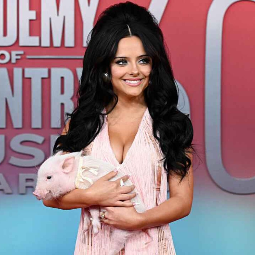 Country singer Jessie Murph's Plus One Was a Piglet at ACM Awards 2025; Check Out