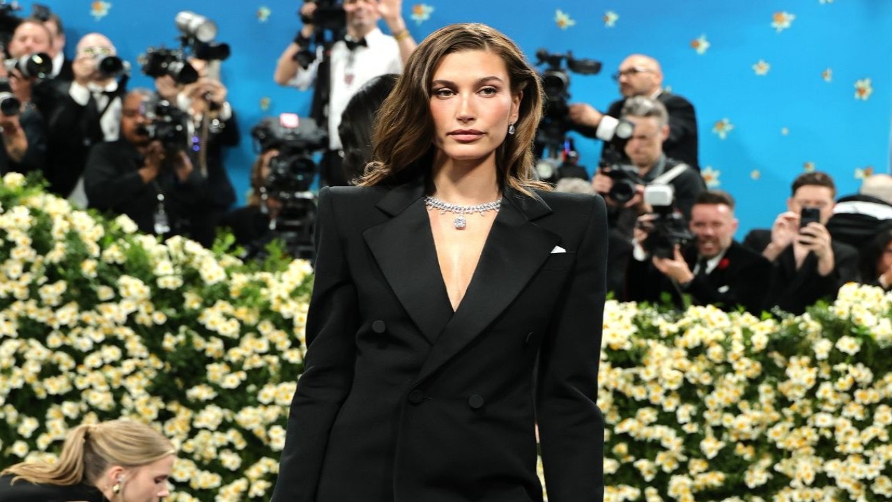 Hailey Bieber (CC: Instagram) Hailey Bieber (CC: Instagram)