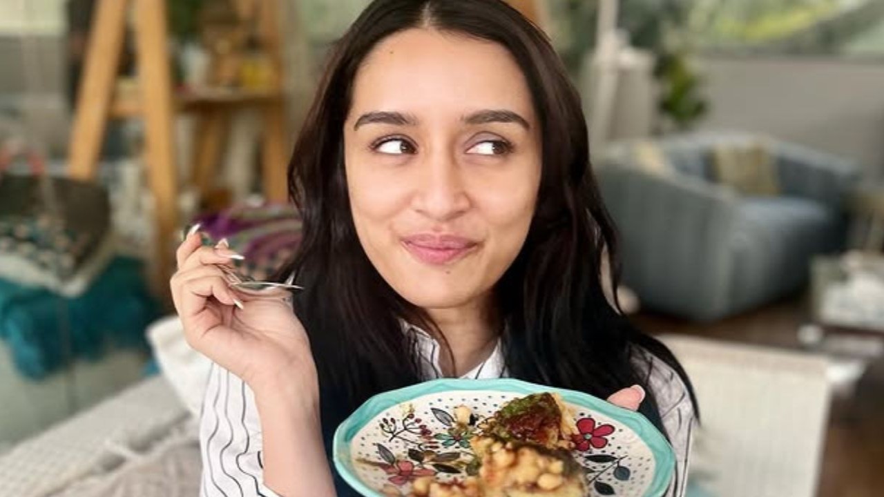 Cheat Day with the Stars: Here's how Shraddha Kapoor, Alia Bhatt balance indulgence with fitness (PC: Shraddha Kapoor Instagram) Cheat Day with the Stars: Here's how Shraddha Kapoor, Alia Bhatt balance indulgence with fitness