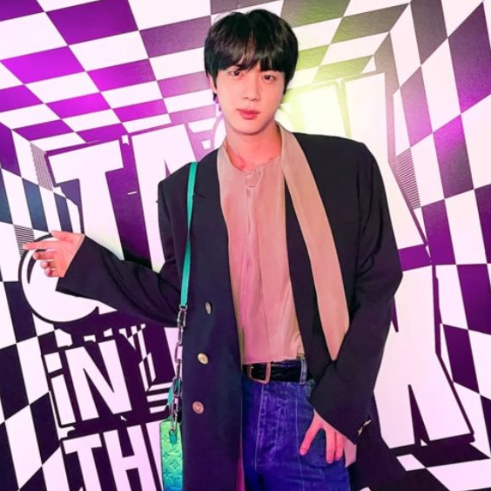Jin's Don't Say You Love Me: Fans want to know why BTS member is holding hands with Shin Se Kyung; singer's response is hilarious