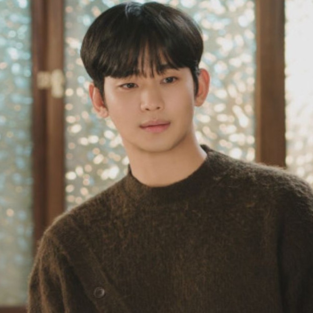 Kim Soo Hyun ranks third in star power chart despite Kim Sae Ron dating scandal; follows Byeon Woo Seok closely