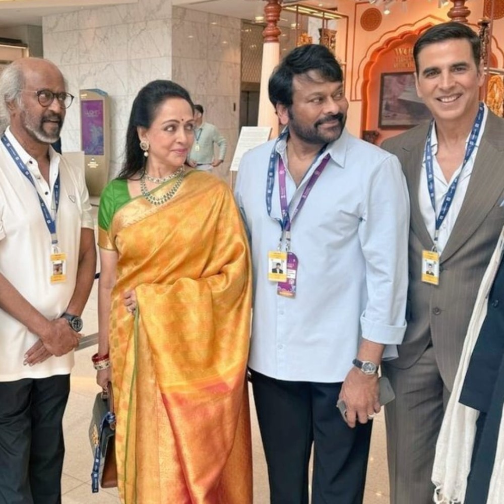 Rajinikanth hugs Akshay Kumar as he arrives to attend WAVES 2025, daughter Aishwaryaa joins 