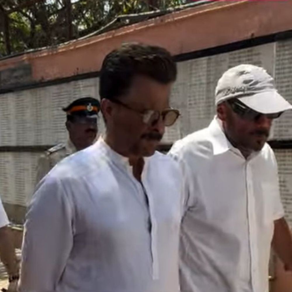 Jackie Shroff consoles emotional Anil Kapoor, gently escorts his Ram Lakhan co-star to car after mother Nirmal Kapoor’s final rites