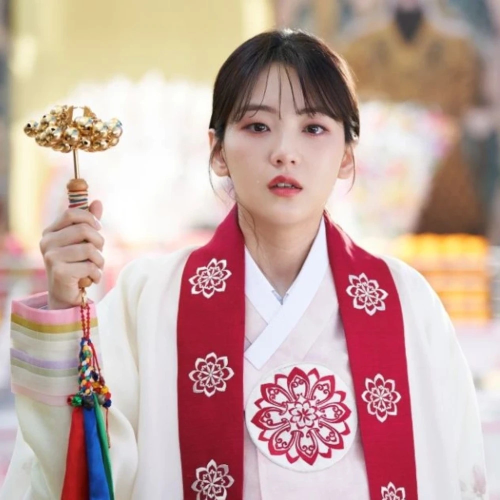 Head Over Heels EXCLUSIVE: Cho Yi Hyun on always being intrigued by shamanism, chemistry with Choo Young Woo and more