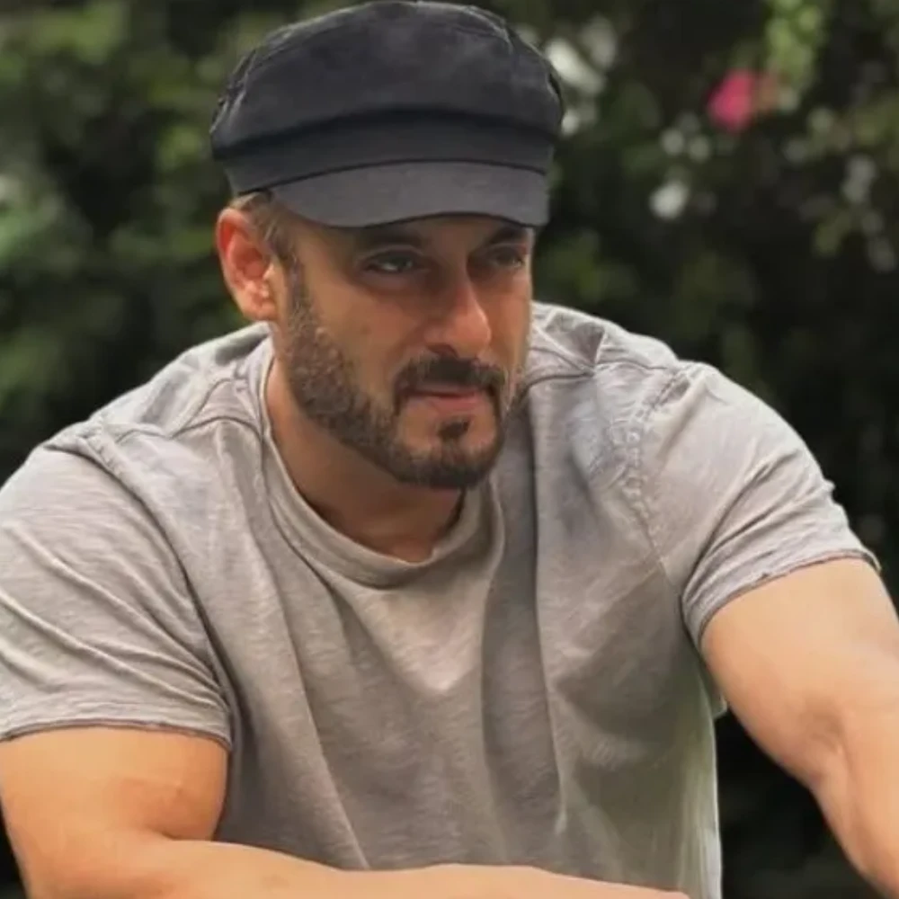 Aamir Khan's son Junaid pushed by Salman Khan’s security? Video from Sitaare Zameen Par screening sparks debate