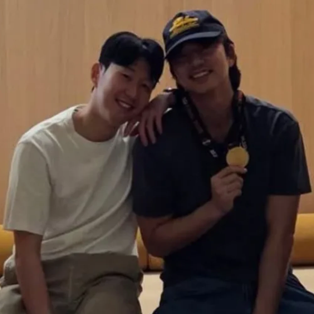 Gong Yoo flaunts Son Heung Min-signed Tottenham jersey, medal and heartfelt friendship: 'I'll always have your back...'