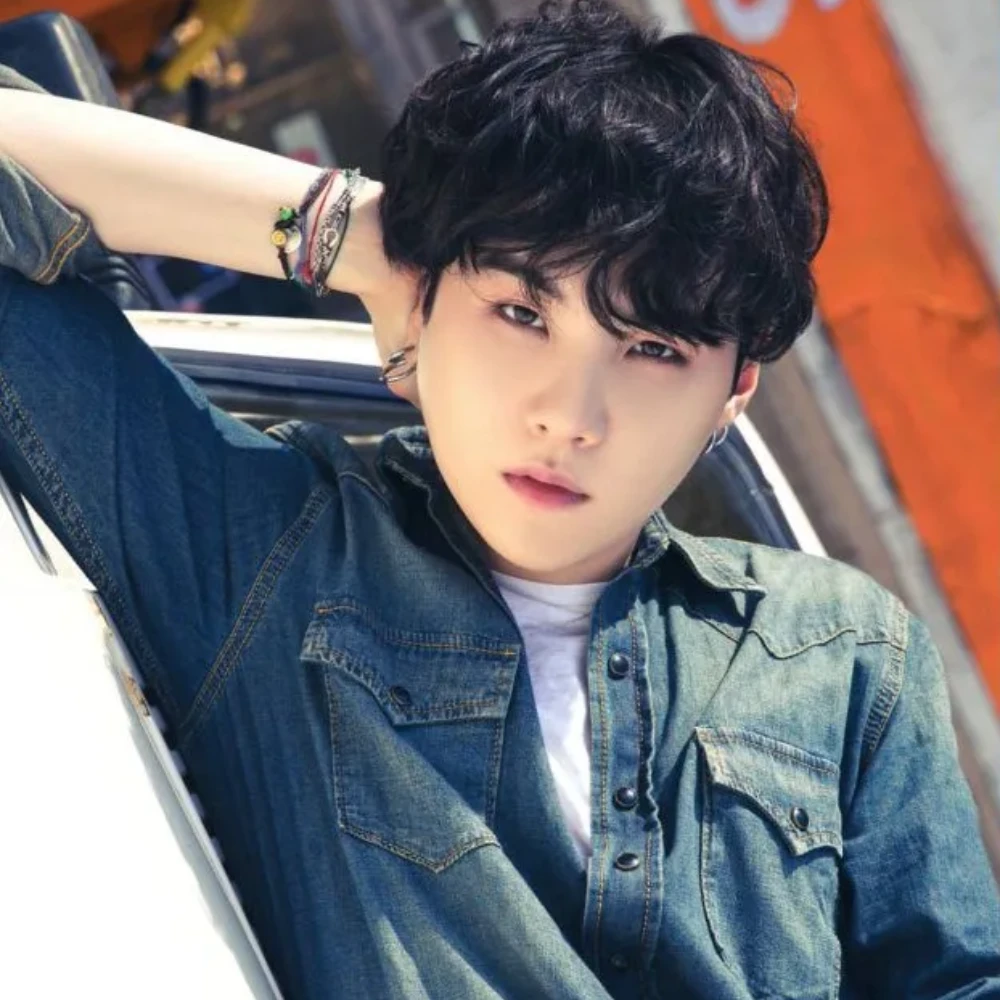 Fans welcome back BTS' SUGA by gathering near HYBE despite warning, erupt in cheers over letter on Weverse