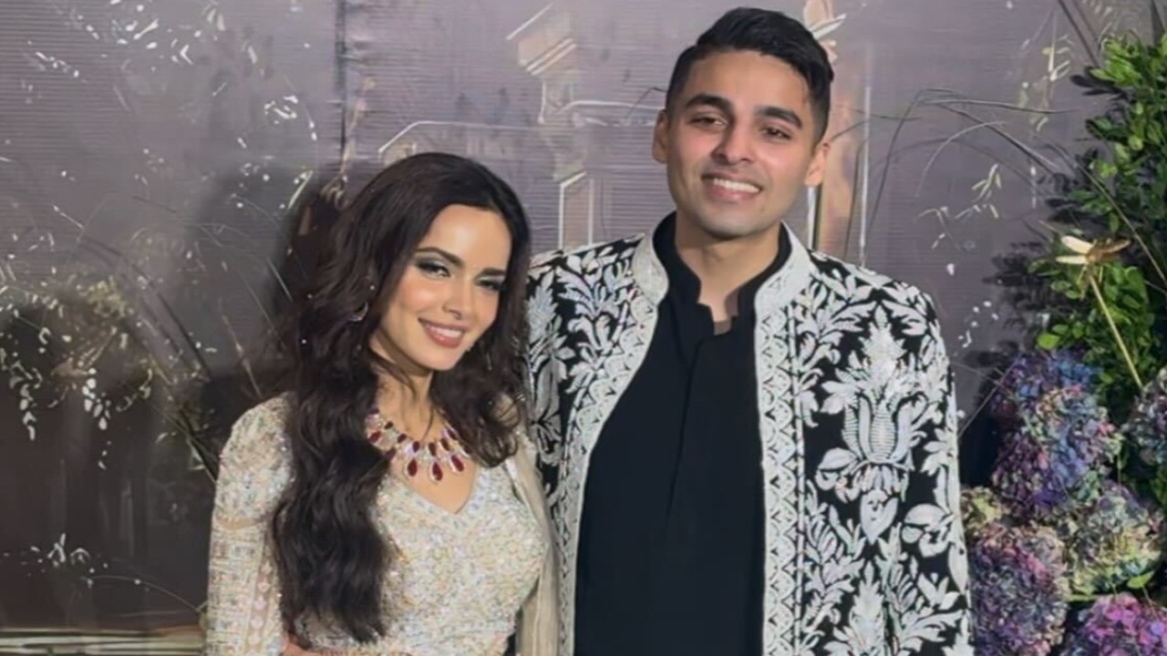 Picture Credit: Pinkvilla Akshay Kumar’s Housefull 2 co-star Shazahn Padamsee looks angelic in 1st appearance with hubby Ashish Kanakia