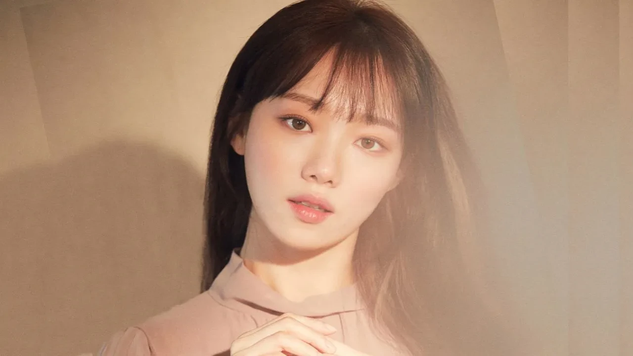 Lee Sung Kyung: courtesy of YG Entertainment Lee Sung Kyung: courtesy of YG Entertainment