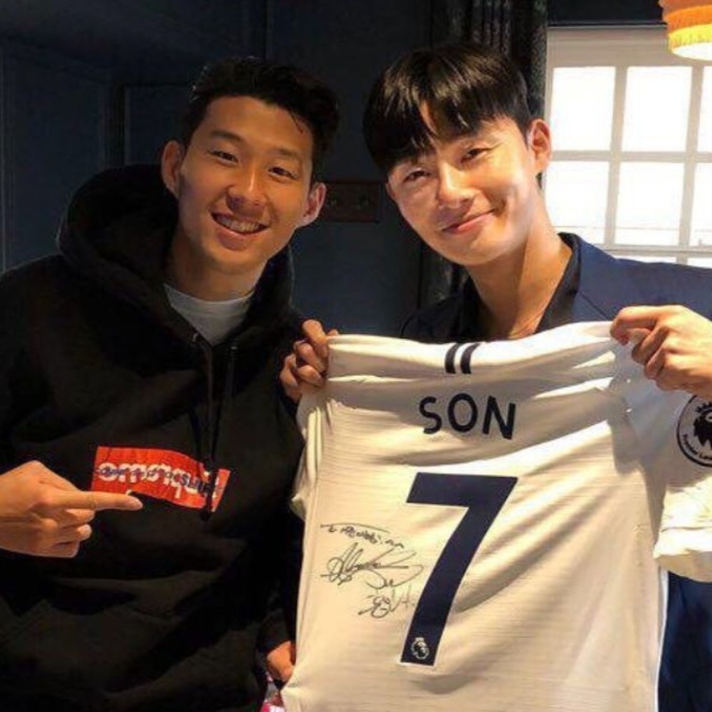Park Seo Joon shares pic of bestie Son Heung Min's signed Tottenham jersey and heartfelt message: 'Never change our friendship...'