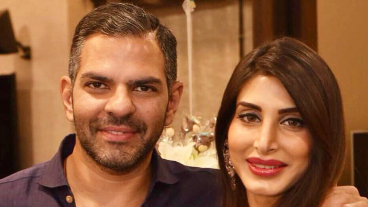 Picture credit: Priya Sachdev Instagram Meet Priya Sachdev, late Sunjay Kapur’s 3rd wife who acted in Neal ‘n’ Nikki and appeared in ads with Kareena Kapoor