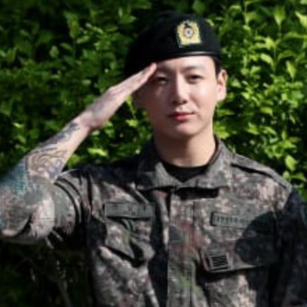 Jungkook's 'global dominance': BTS star ranks No. 1 on Google trends and more following military discharge with Jimin