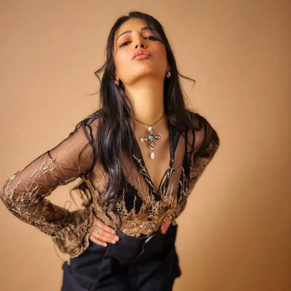  A sneak peek into Shruti Haasan’s Duplex Mumbai Home: Rustic corners to library wall 