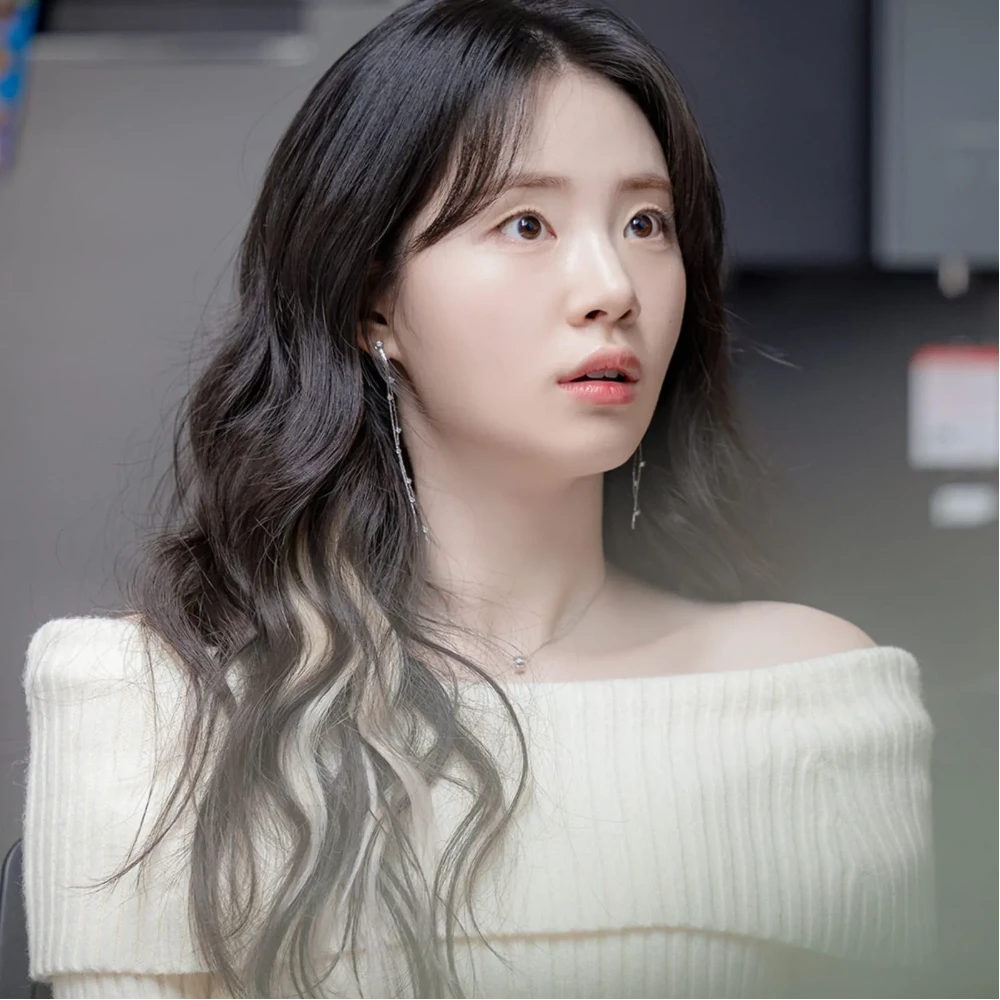 Shin Si Ah joins Lee Do Hyun as lead for Hong Sisters' Grand Galaxy Hotel: Check out plot, character details and more