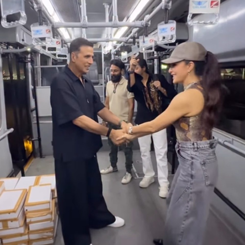 Akshay Kumar teaching Housefull 5 co-star Jacqueline Fernandez Fugdi reminds fans of Mujhse Shaadi Karogi, check out