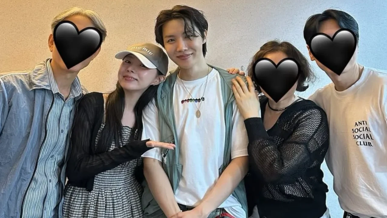 J-Hope, sister Jiwoo and family: courtesy of Jiwoo's Instagram