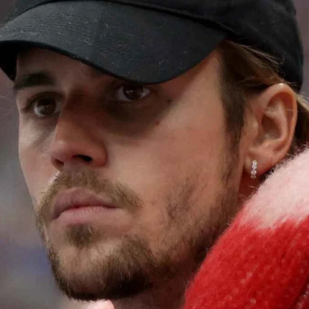 Justin Bieber Has Heated Showdown With Paparazzi; Shouts ‘Get Out of My F*cking Face’
