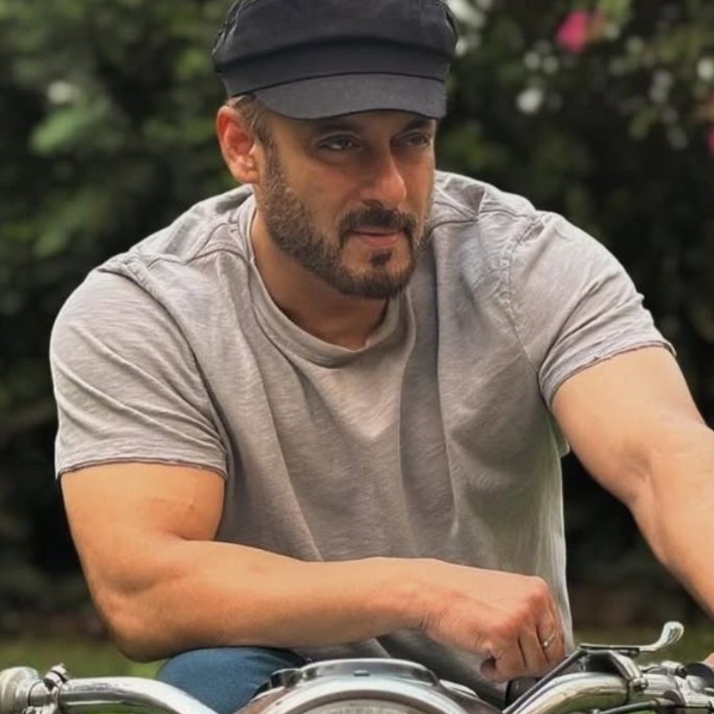 Salman Khan spotted in new ‘moustache’ look, did he subtly confirm Galwan movie with Apoorva Lakhia? VIRAL PIC