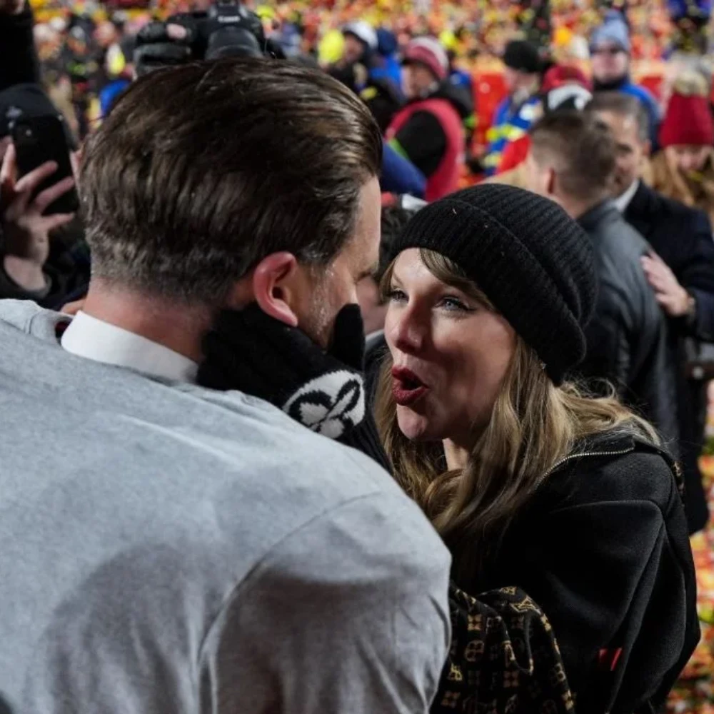 Travis Kelce and Taylor Swift’s most iconic PDA: Love Story in 5 Photos